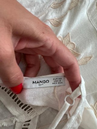 Vestido blanco Mango con bordado floral