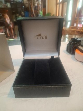 Caja para reloj Lotus