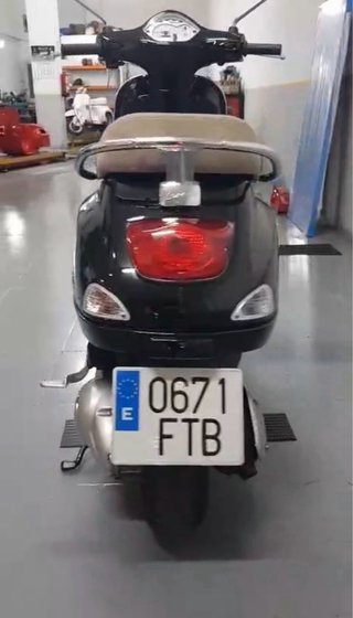 Vespa LX125 Scooter Negra