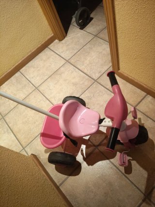 Triciclo rosa fucsia y negro