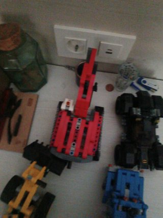 Lego Technic Scatola e Istruzioni, e i tre veicoli