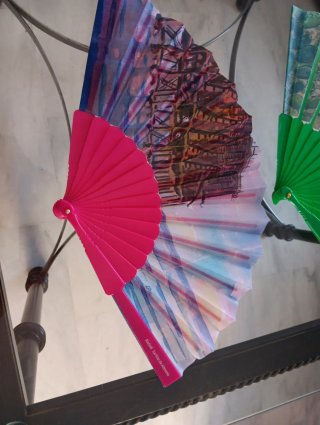 Abanicos plegables colores surtidos
