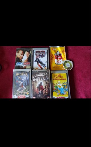 PSP Slim Sony Negra Piano con caja y 7 Juegos