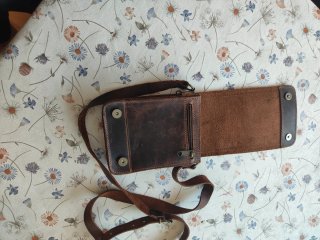 Bolso de piel marrón