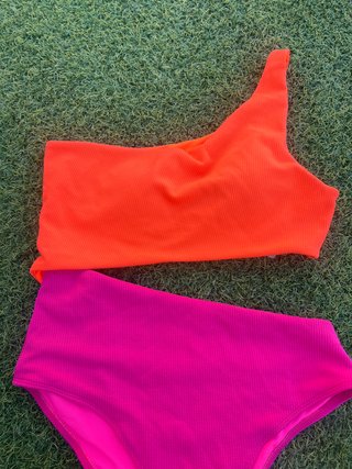Bikini SHEIN un hombro flúor talla L