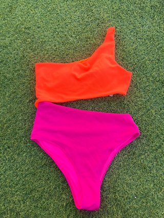 Bikini SHEIN un hombro flúor talla L