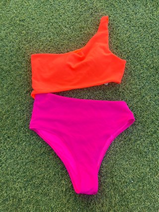 Bikini SHEIN un hombro flúor talla L
