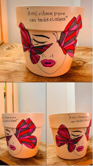 Macetas de arcilla pintadas a mano