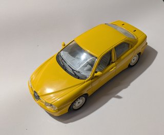 Alfa Romeo 156 1:24 Amarillo