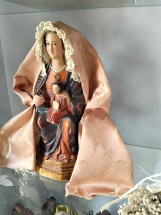 Virgen de estilo Románico con Niño