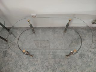 Estantería y mesa cristal.