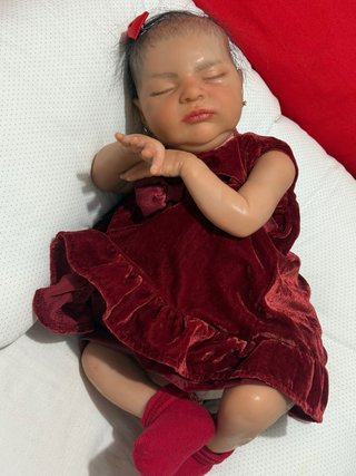 Bebé realista durmiendo hermosa bebe