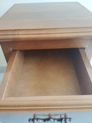 Mesita / cajonera