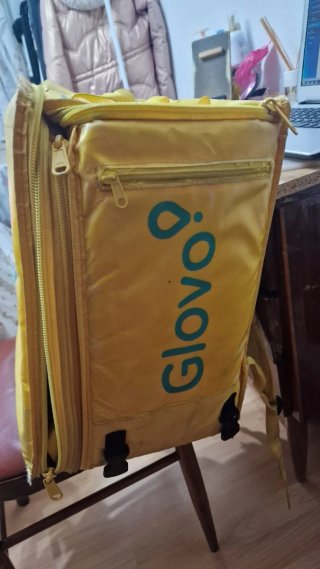 Bolso de reparto Glovo amarillo y azul