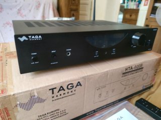 Amplificador Taga Harmony HTA-600B .