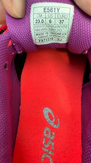 Zapatillas Asics fucsia y rojas