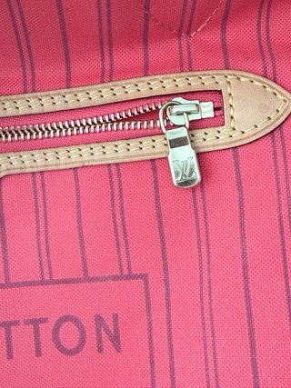 Louis Vuitton Neverfull Monogram Pochette