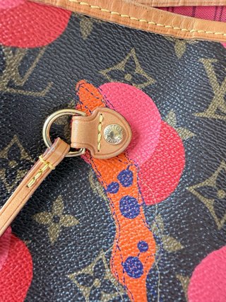 Louis Vuitton Neverfull Monogram Pochette