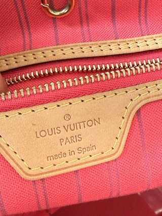 Louis Vuitton Neverfull Monogram Pochette