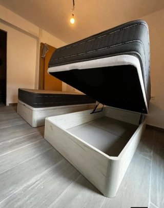 Canapé de madera con colchones viscoelastica