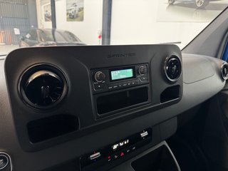 Mercedes-Benz eSprinter 2023