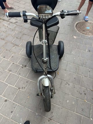 Scooter eléctrico 3 ruedas poco uso