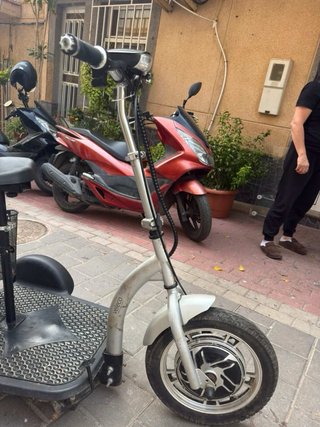 Scooter eléctrico 3 ruedas poco uso