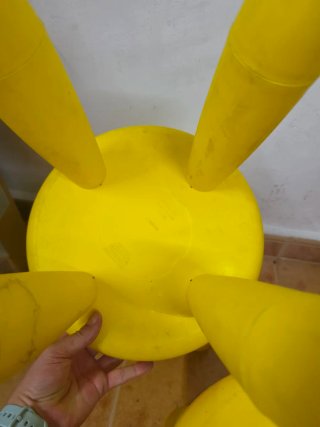 Taburete infantil marca Mammut de ikea