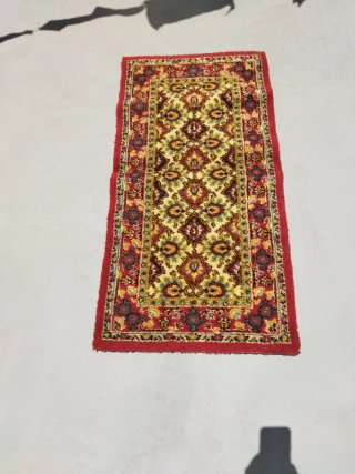 Alfombra antigua tela roja y amarilla, 30€ c/una.