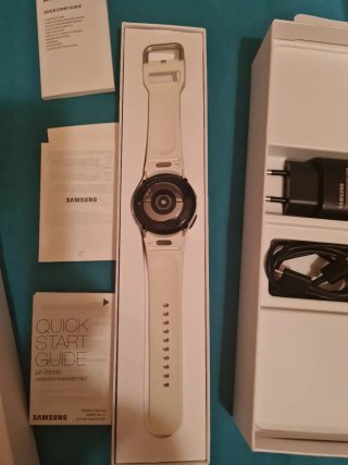 Samsung Galaxy Watch6 + Cargador Trio + Protector