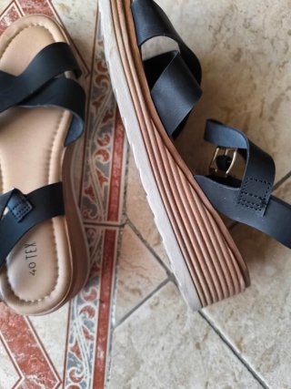 Sandalias negras y beige talla 40