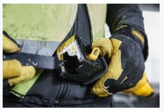 Sierra Sable DeWALT DW304PK + 58 Hojas, como NUEVA