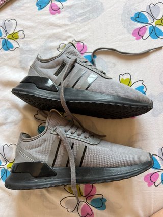 Adidas Zapatillas Grises y Negras