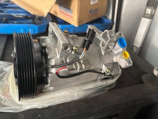 Compresor de A/C completamente nuevo Renault Clio