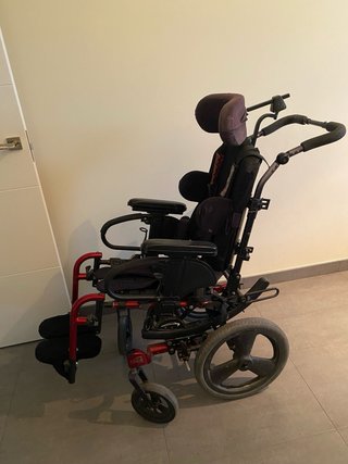 Silla ruedas pediátrica postural