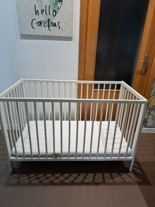 Cuna bebé blanca con colchón