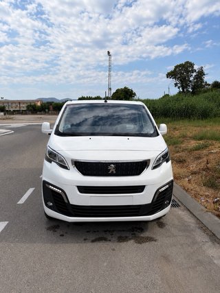 Peugeot Traveller 2021