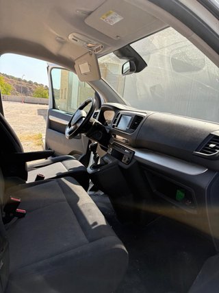 Peugeot Traveller 2021