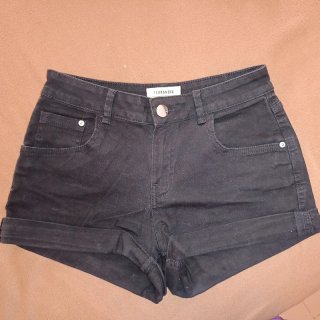 2 shorts jeans Terranova rossi e neri