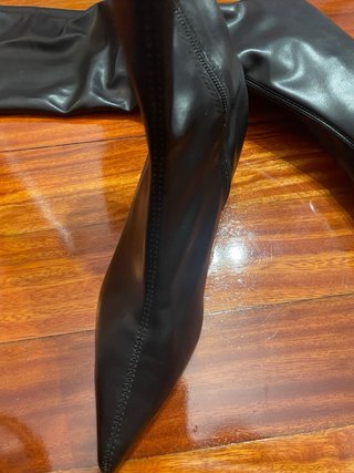 Botas altas negras punta fina tacón kitten