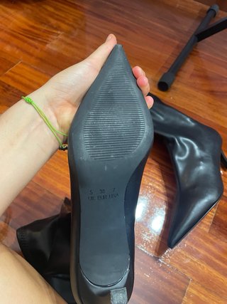 Botas altas negras punta fina tacón kitten