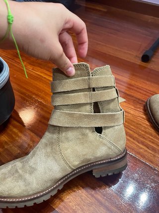 Botas Beige con Hebillas