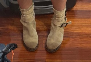 Botas Beige con Hebillas