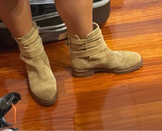 Botas Beige con Hebillas
