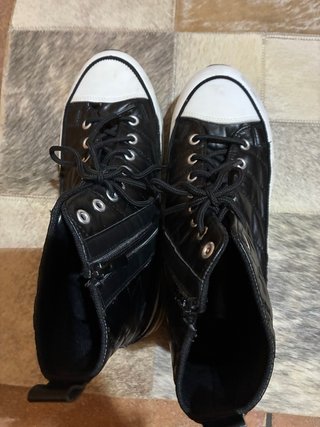 Botines altos negras y blancas Stay