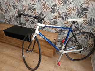 Bicicleta Btwin Azul y Blanca