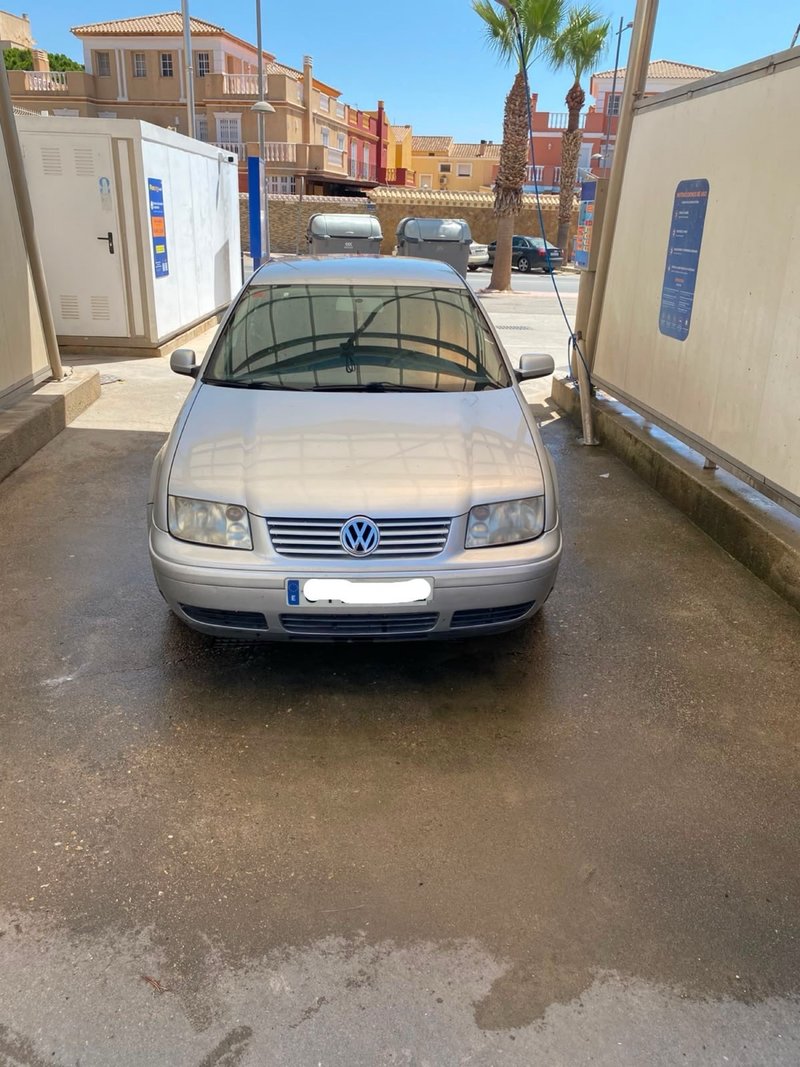 Volkswagen Bora 2001 - foto 1