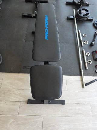Equipo de gimnasio: pesas, barras y accesorios
