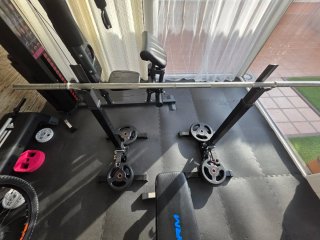Attrezzatura da palestra: pesi, barre e accessori