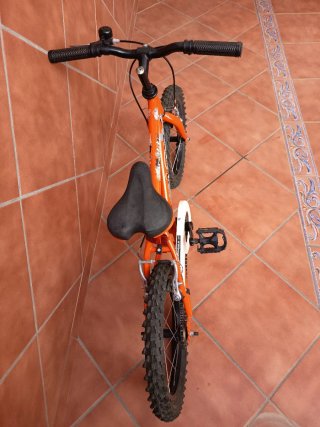 Bicicleta infantil naranja 4-6 años